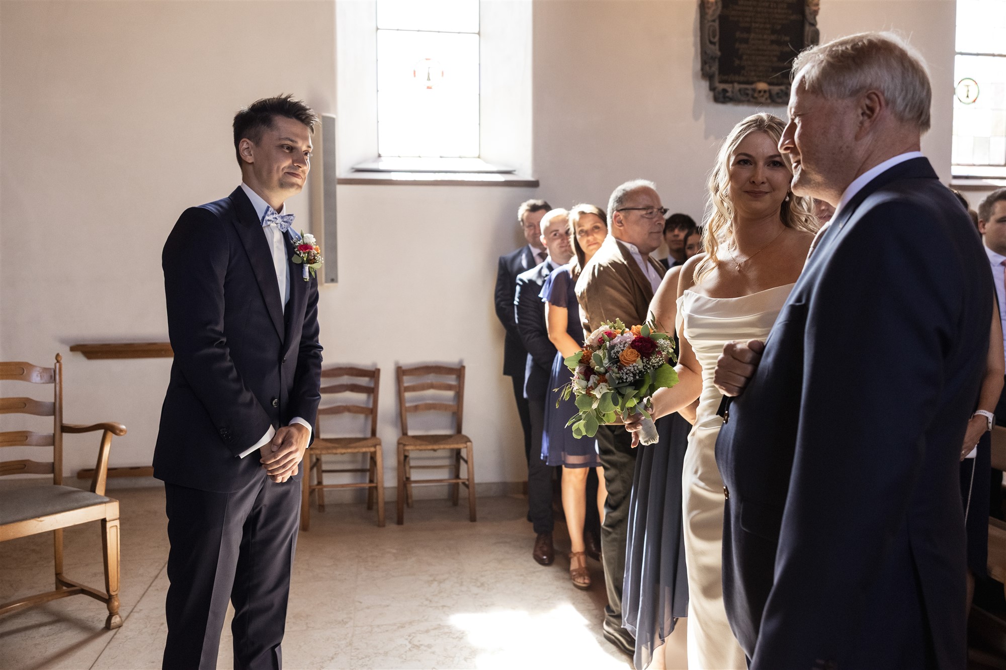 Kirche Biel-Benken - Der Einzug der Braut - Hochzeitsfotograf Basel Schweiz