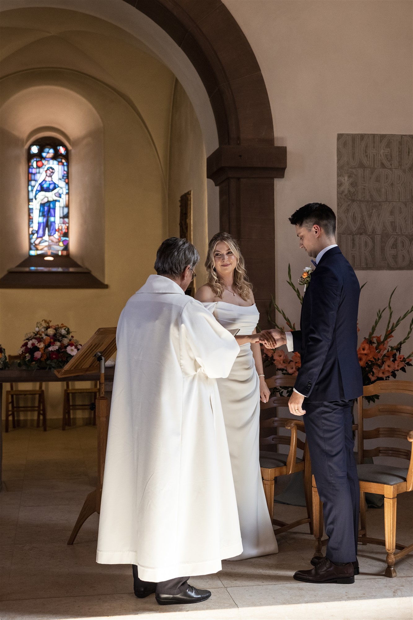Kirche Biel-Benken - Die Trauung in der Kirche - Der Segen - Hochzeitsfotograf Basel Schweiz