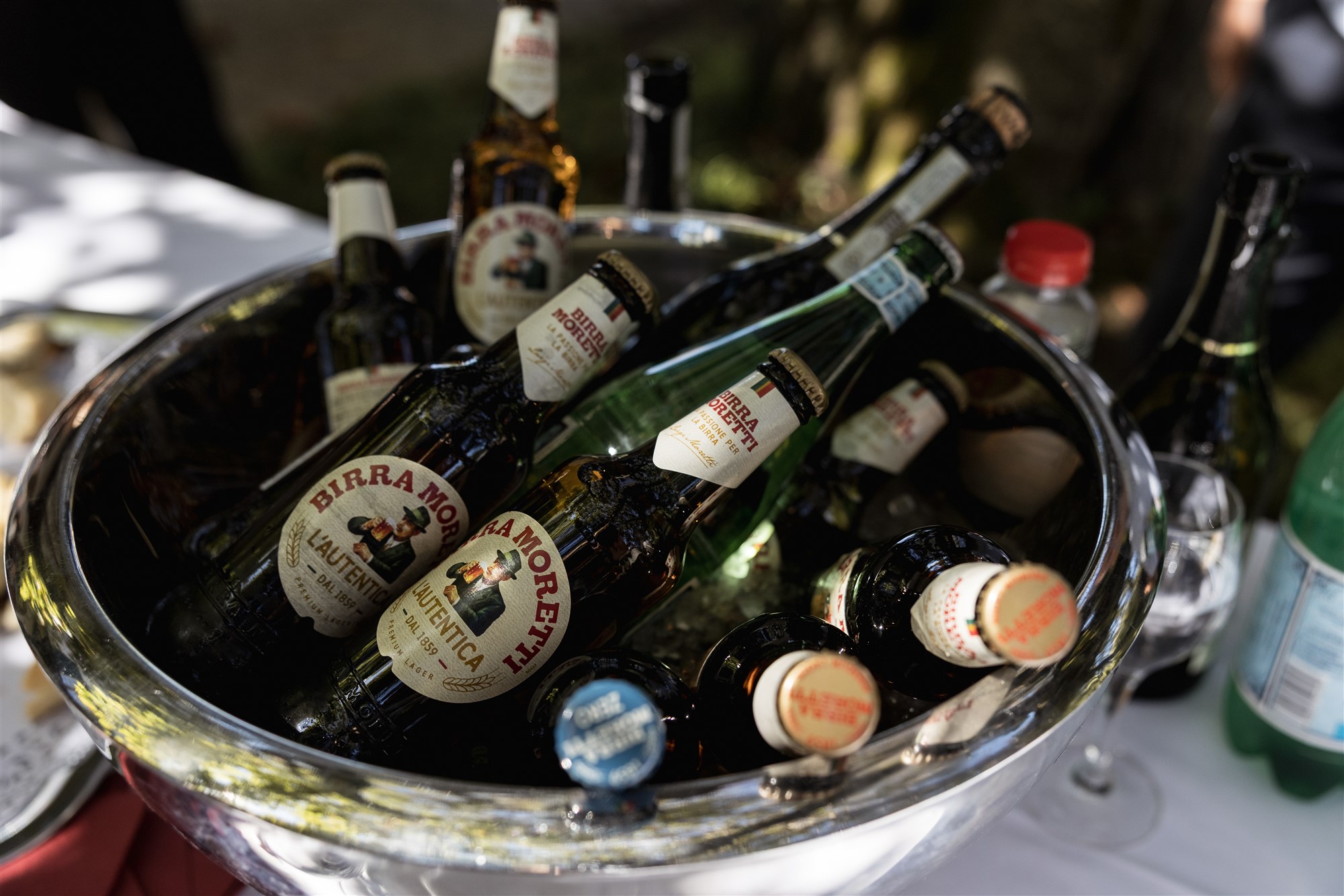 Hochzeit Kirche Biel-Benken - beim Apero - Hochzeitsfotograf Basel Schweiz