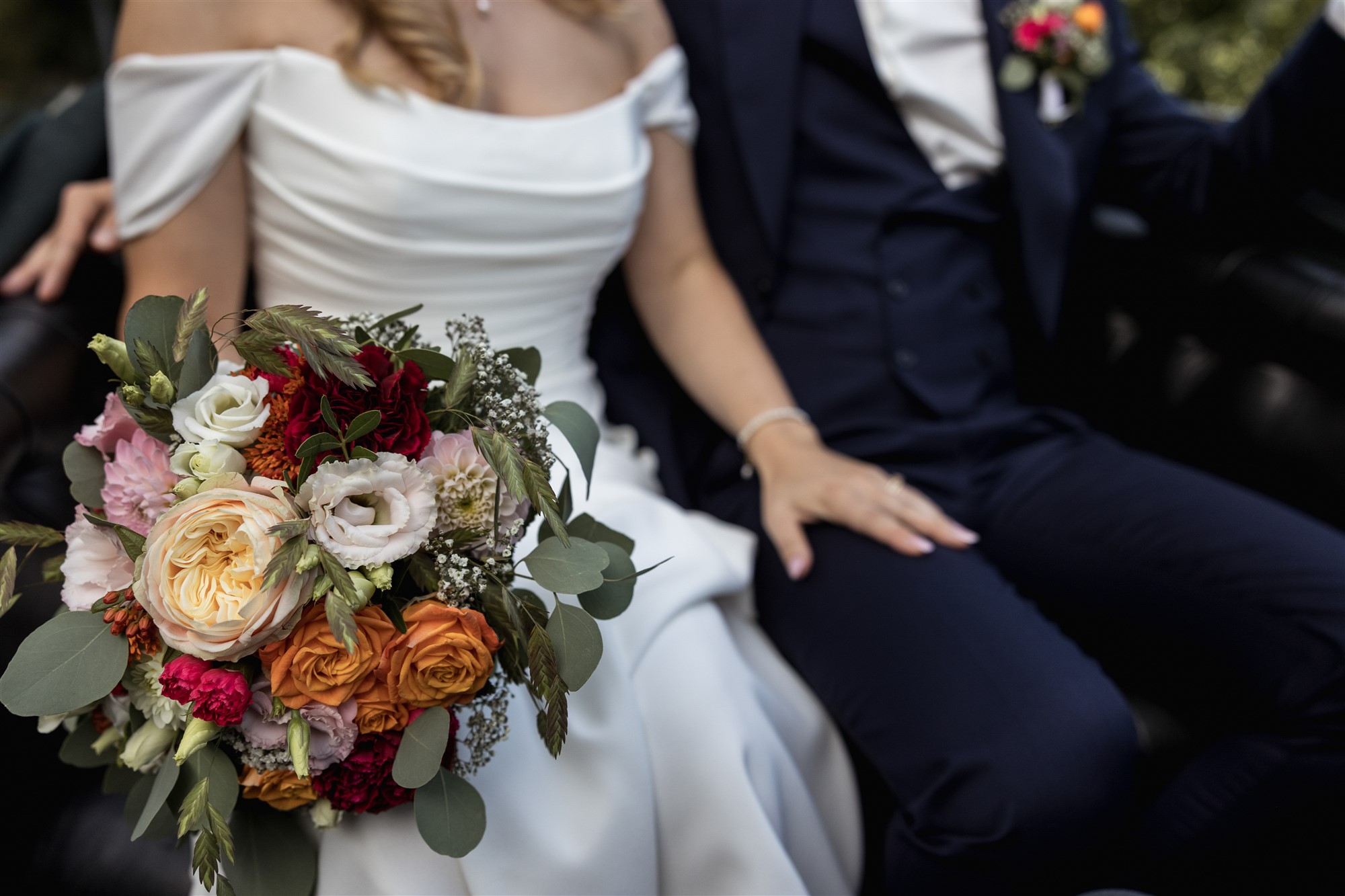 Hochzeit in den Merian Gärten - das Hochzeitspaar in der Pferdekutsche - Hochzeitsfotograf Basel Schweiz