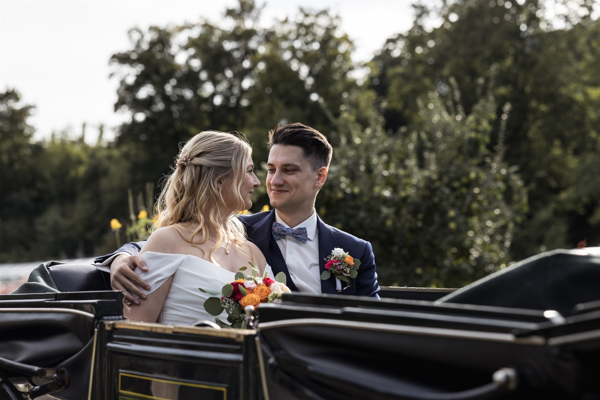 Hochzeit in den Merian Gärten - Paarfotoshooting in der Natur - Hochzeitsfotograf Basel Schweiz