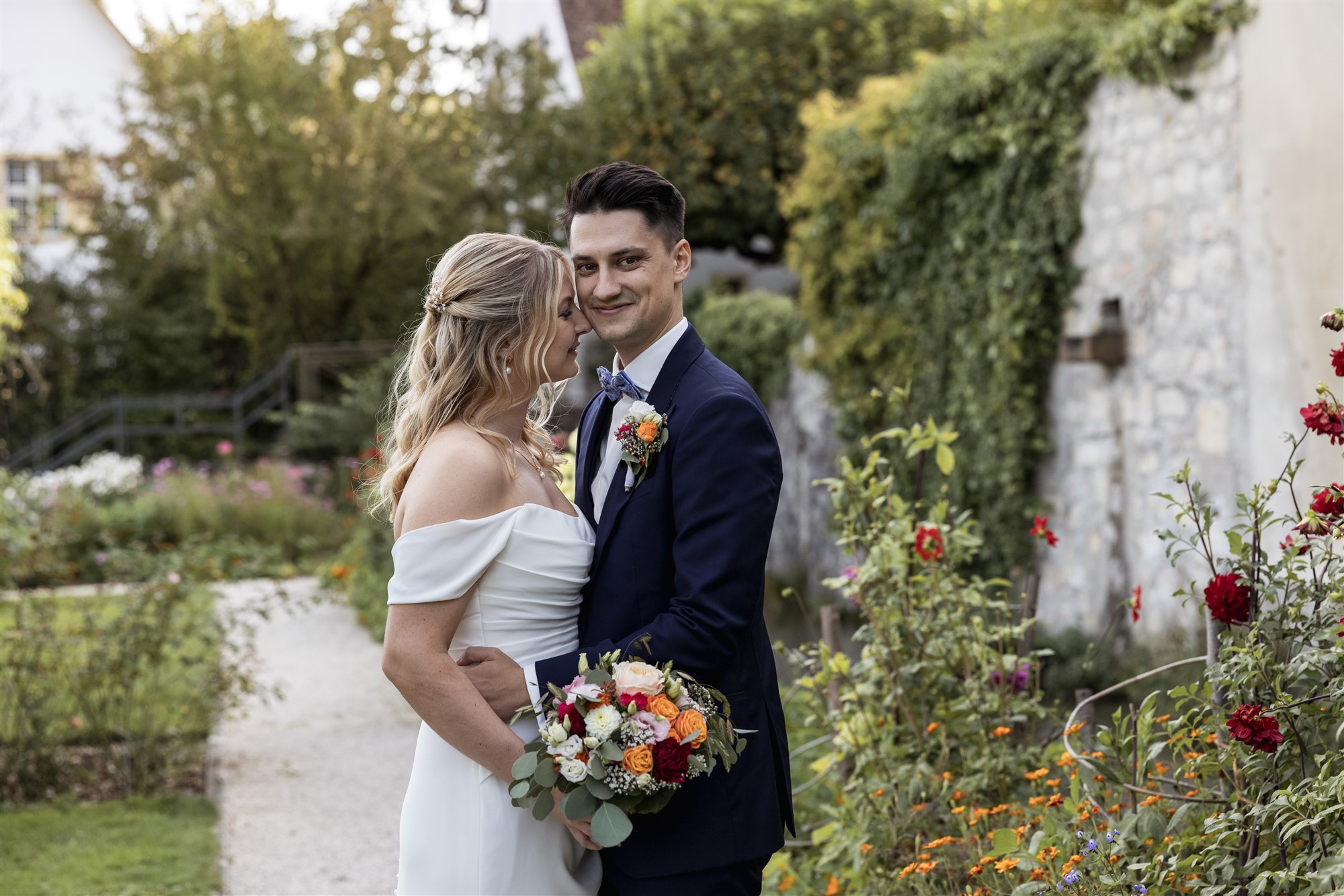 Hochzeit in den Merian Gärten - Paarfotoshooting in der Natur - Hochzeitsfotograf Basel Schweiz
