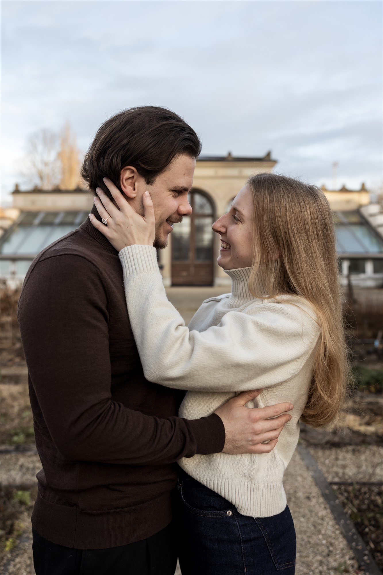 Paarfotoshooting für Hochzeitseinladungen - Hochzeitsfotograf Basel - natürliche Paarbilder