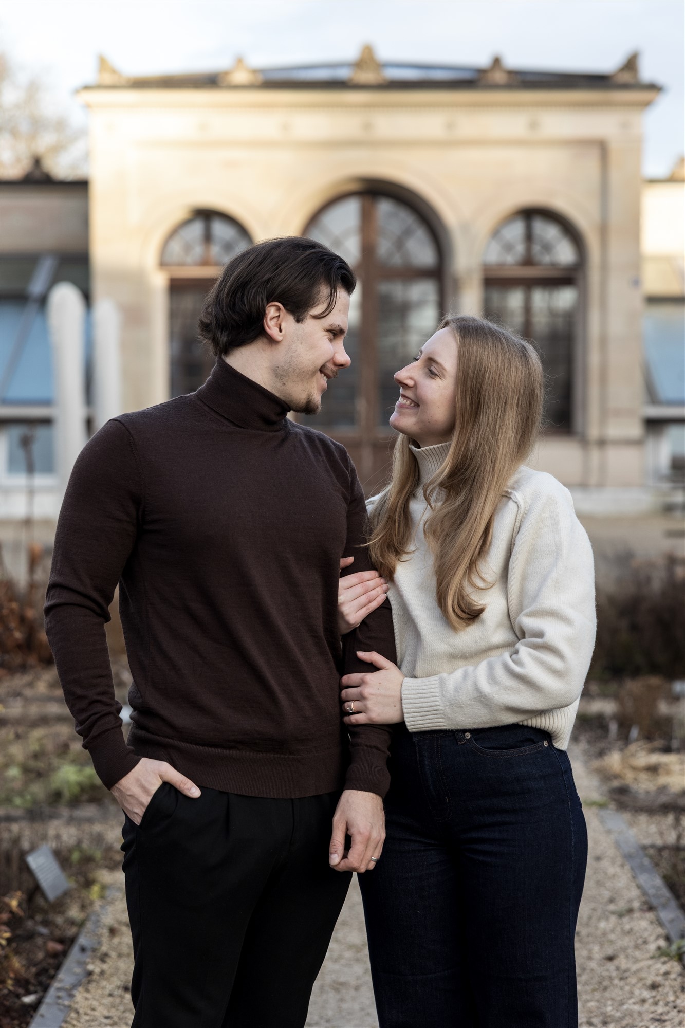 Paarfotoshooting für Hochzeitseinladungen - Hochzeitsfotograf Basel - natürliche Paarbilder