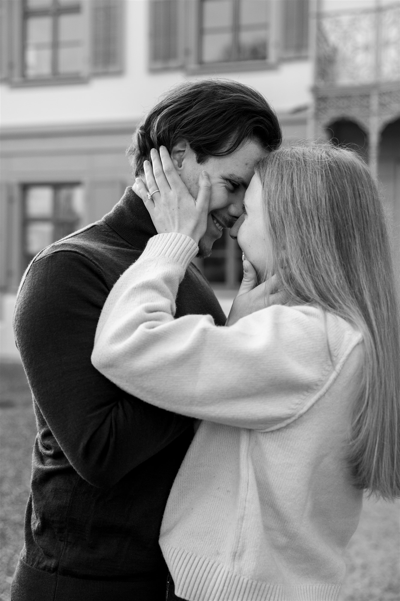 Paarfotoshooting für Hochzeitseinladungen - Hochzeitsfotograf Basel - natürliche Paarbilder