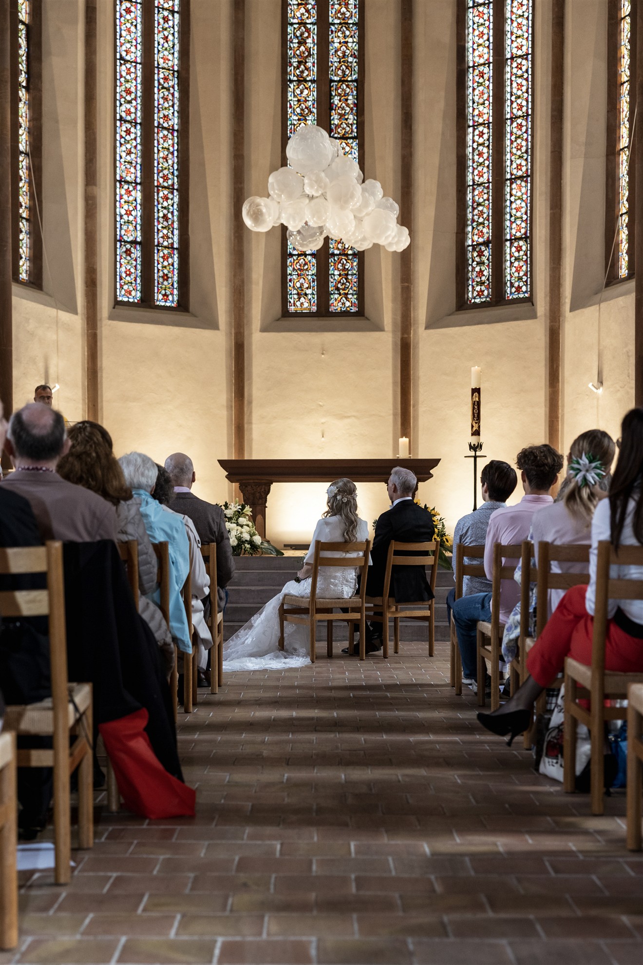 Das Paar während der Trauung in die Predigerkirche - Hochzeitsfotograf Basel Schweiz