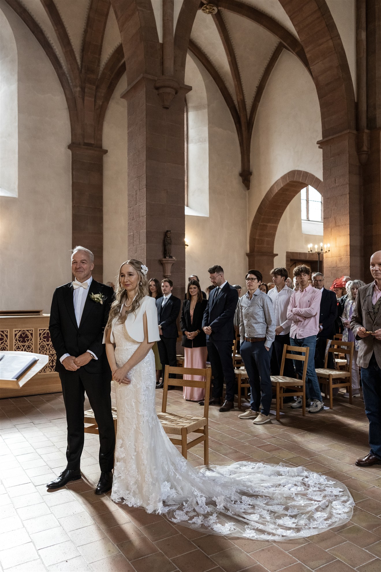 Das Paar während der Trauung in der Predigerkirche in Basel - Hochzeitsfotograf Basel Schweiz