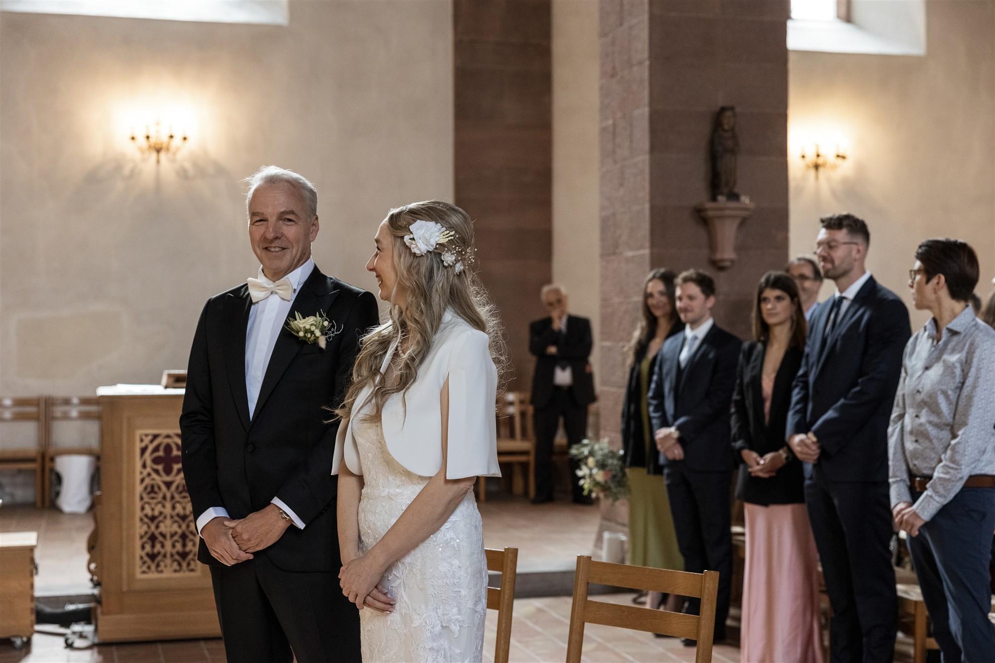 Das Paar während der Trauung in der Predigerkirche in Basel - Hochzeitsfotograf Basel Schweiz