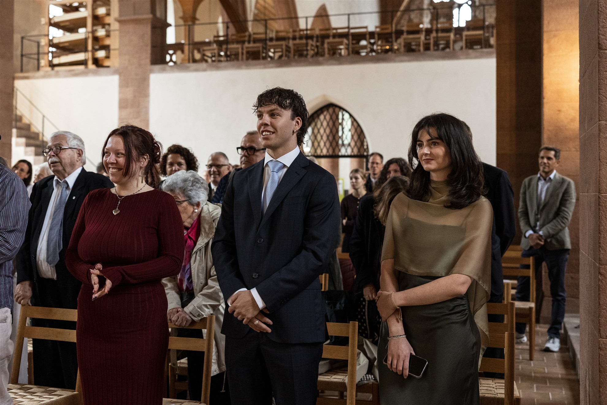 Die Gäste während der Trauung in der Predigerkirche in Basel - Hochzeitsfotograf Basel Schweiz