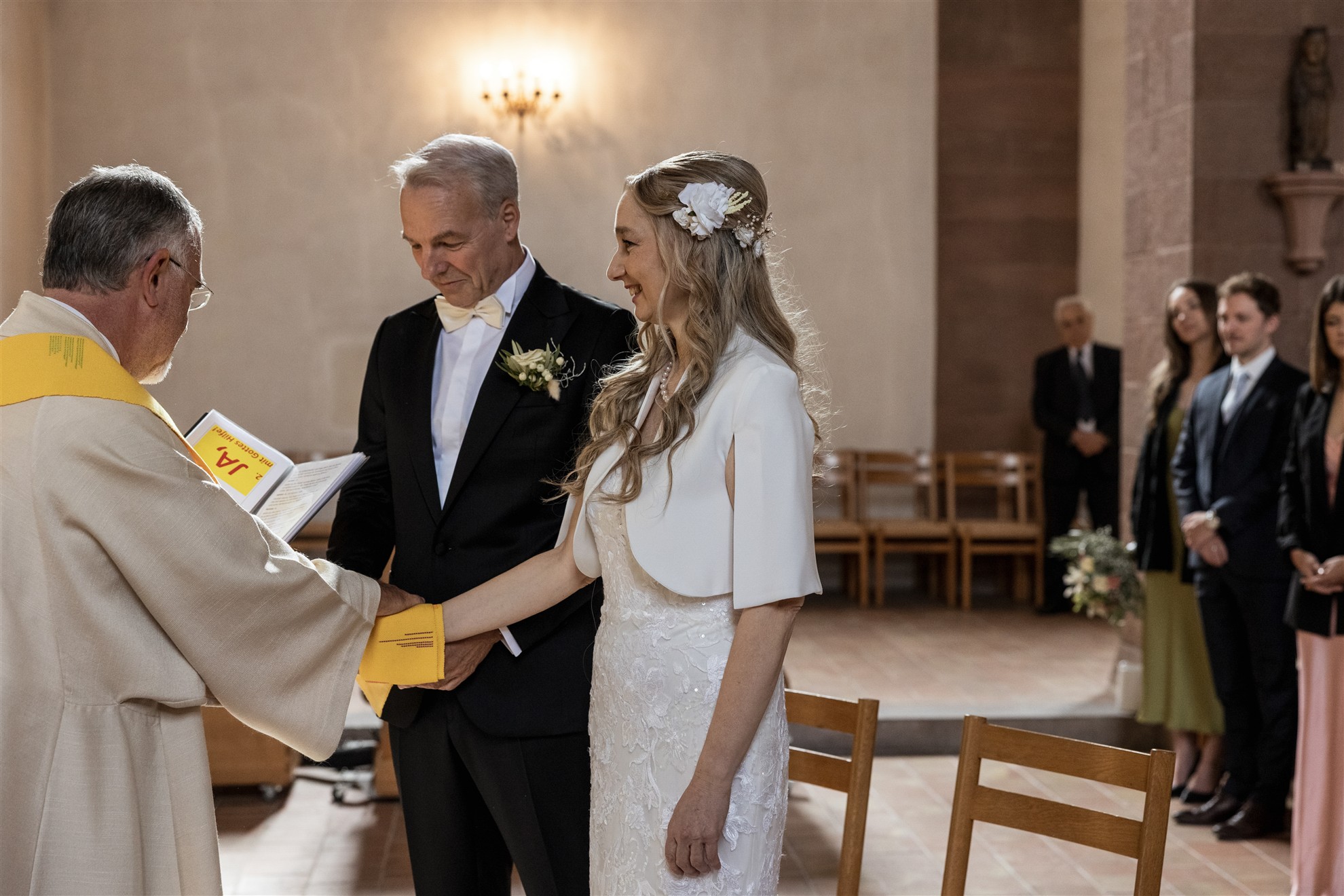 Zeremonie während der Trauung in der Predigerkirche in Basel - Hochzeitsfotograf Basel Schweiz