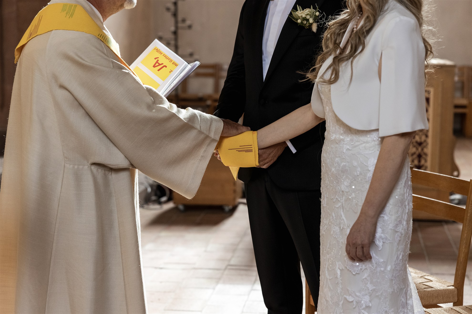 Zeremonie während der Trauung in der Predigerkirche in Basel - Hochzeitsfotograf Basel Schweiz