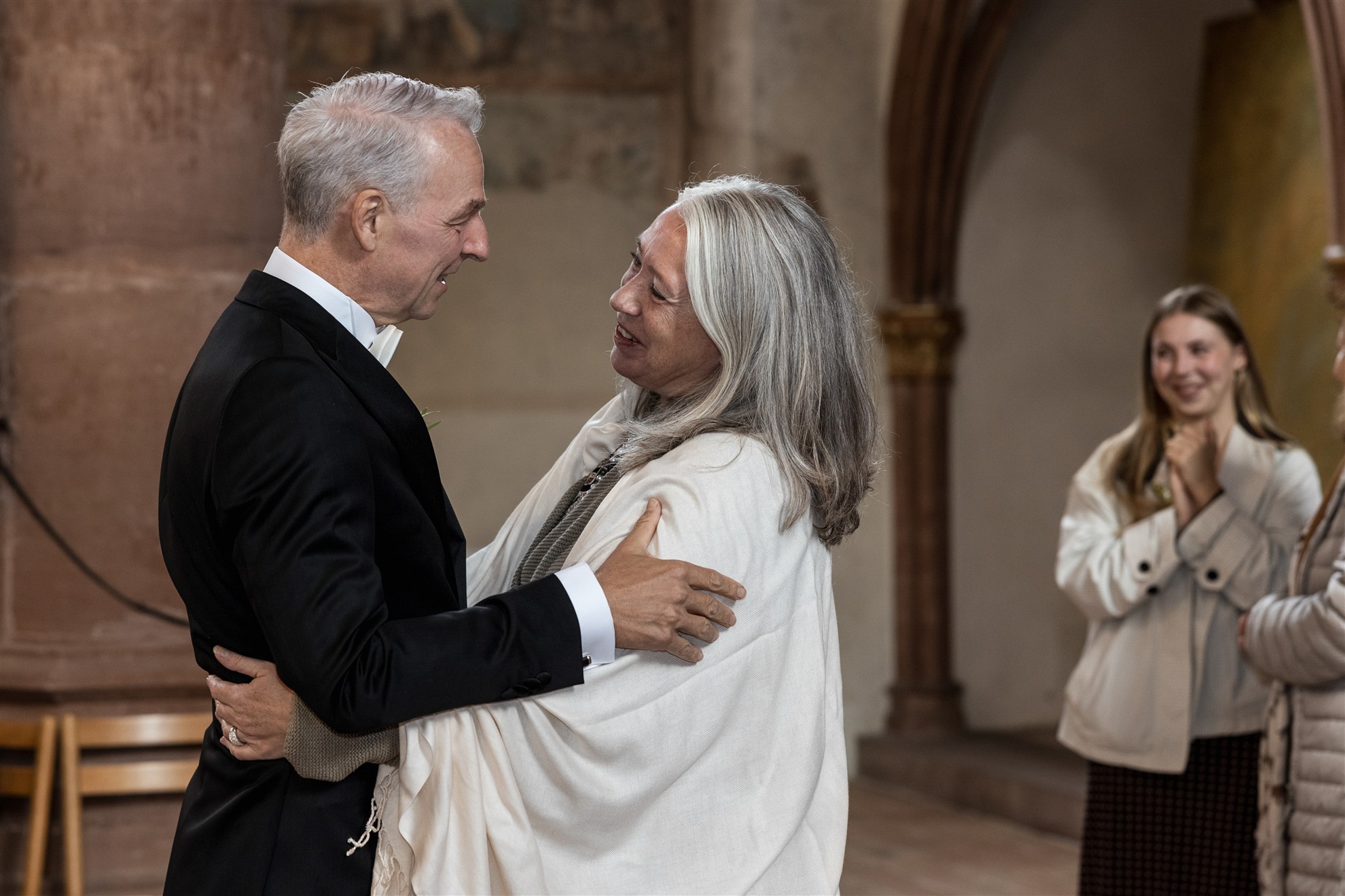 Gratulationen nach der kirchlichen Trauung in der Predigerkirche - Hochzeitsfotograf Basel Schweiz