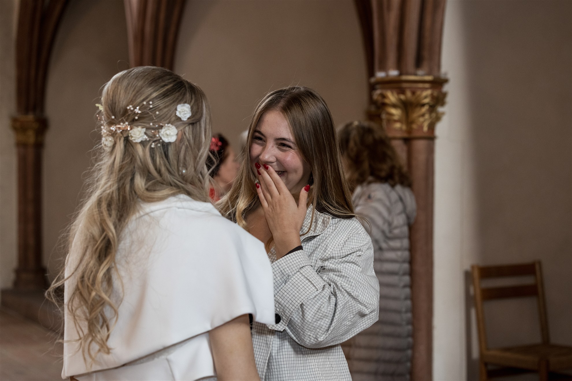 Gratulationen nach der kirchlichen Trauung in der Predigerkirche - Hochzeitsfotograf Basel Schweiz