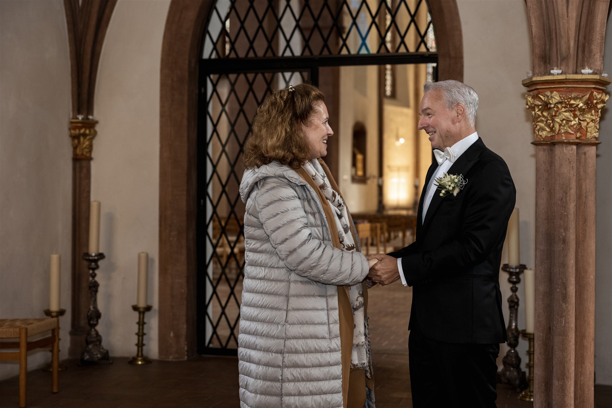 Gratulationen nach der kirchlichen Trauung in der Predigerkirche - Hochzeitsfotograf Basel Schweiz