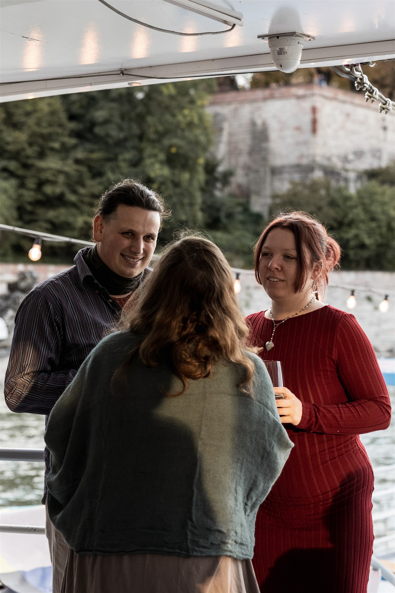Hochzeitsgäste auf dem Schiff - Hochzeitslocation MS Christoph Merian - Hochzeitsfotograf Basel Schweiz
