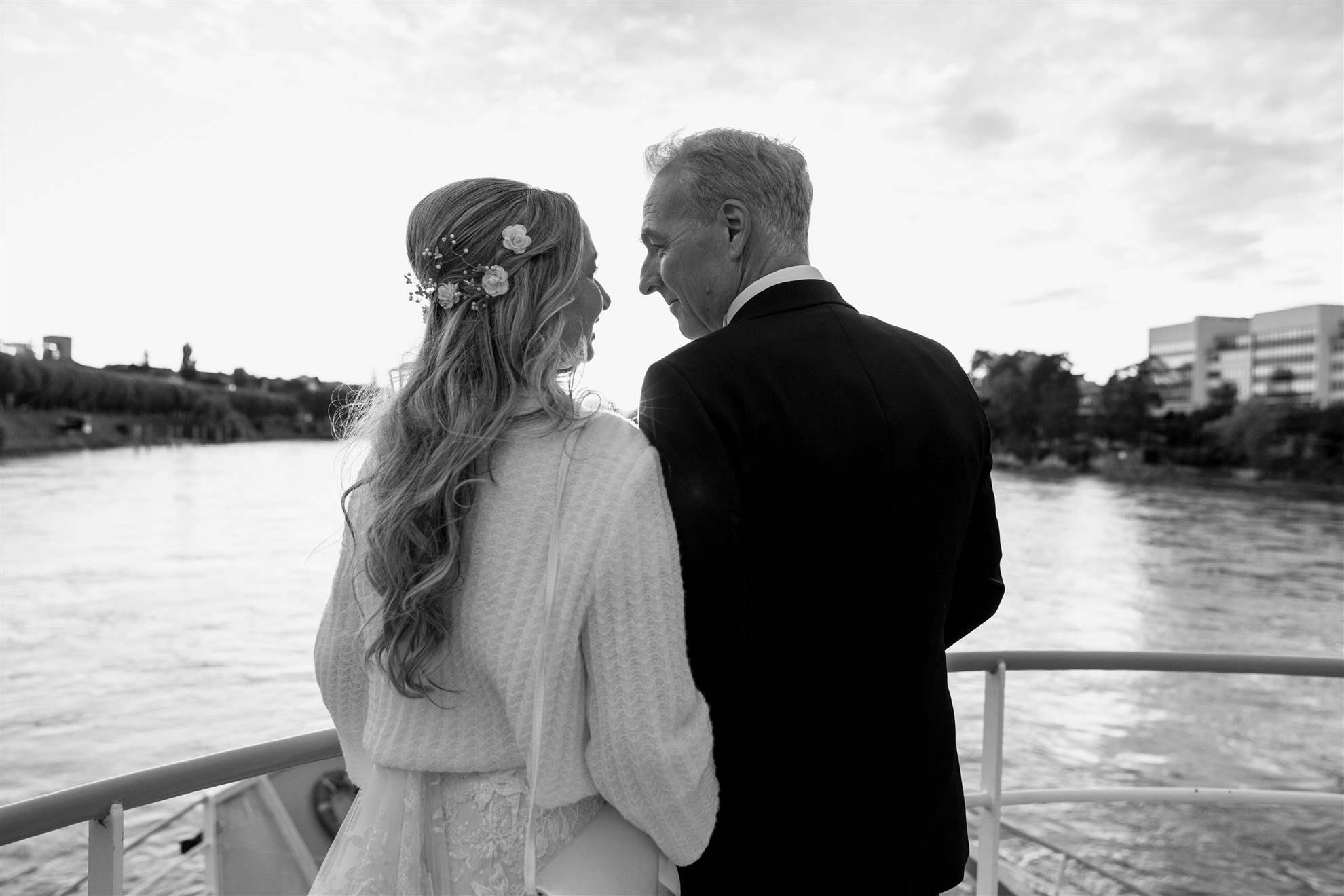 Paarbilder auf dem Schiff - Hochzeitslocation MS Christoph Merian - Hochzeitsfotograf Basel Schweiz