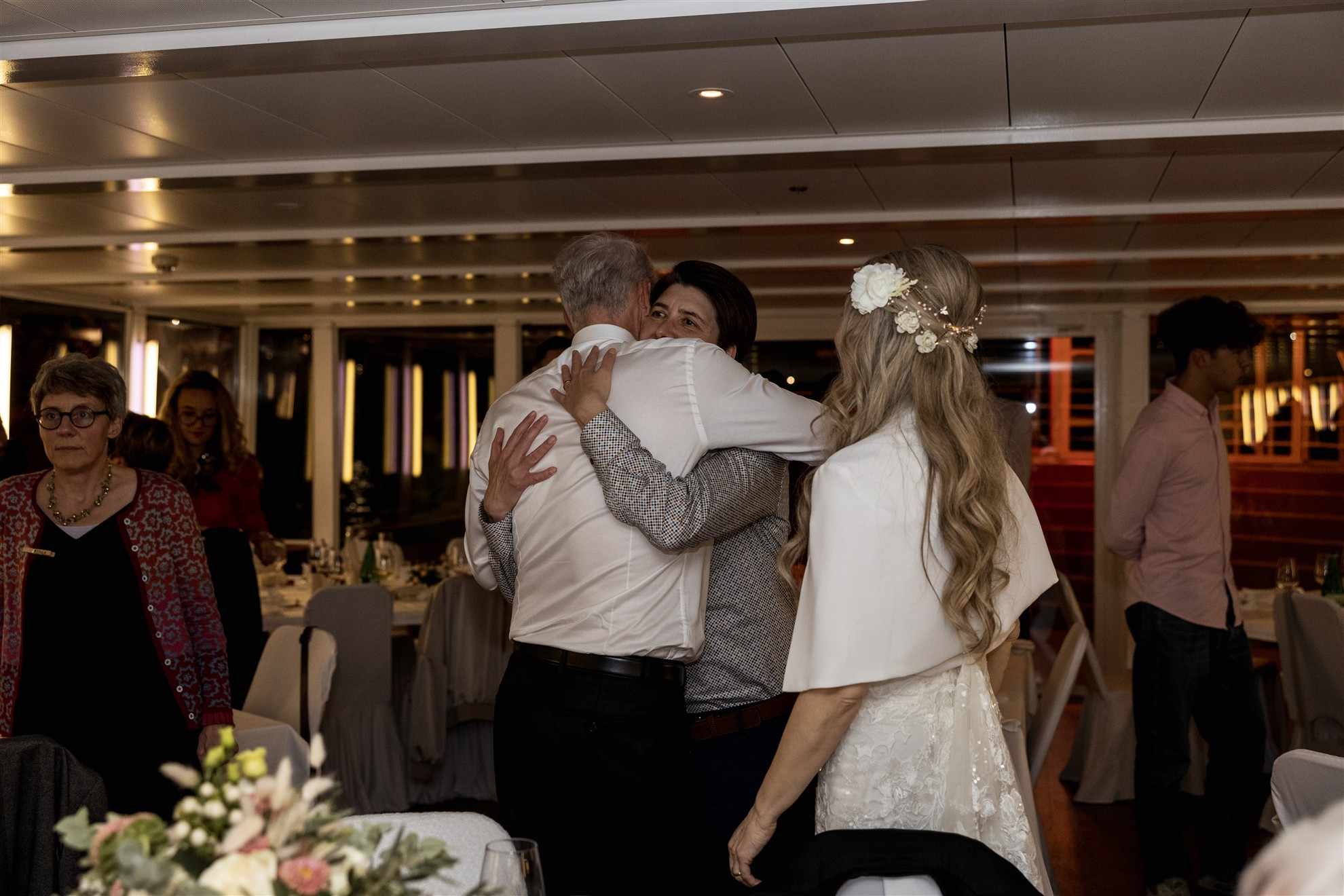 Hochzeitsfest auf dem Schiff MS Christoph Merian - Hochzeitsfotograf Basel Schweiz