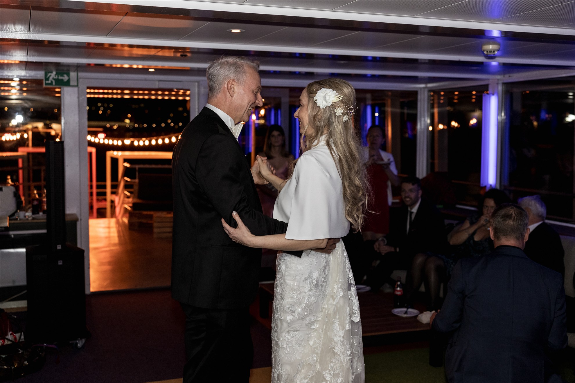 Hochzeitstanz auf dem Schiff MS Christoph Merian - Hochzeitsfotograf Basel Schweiz
