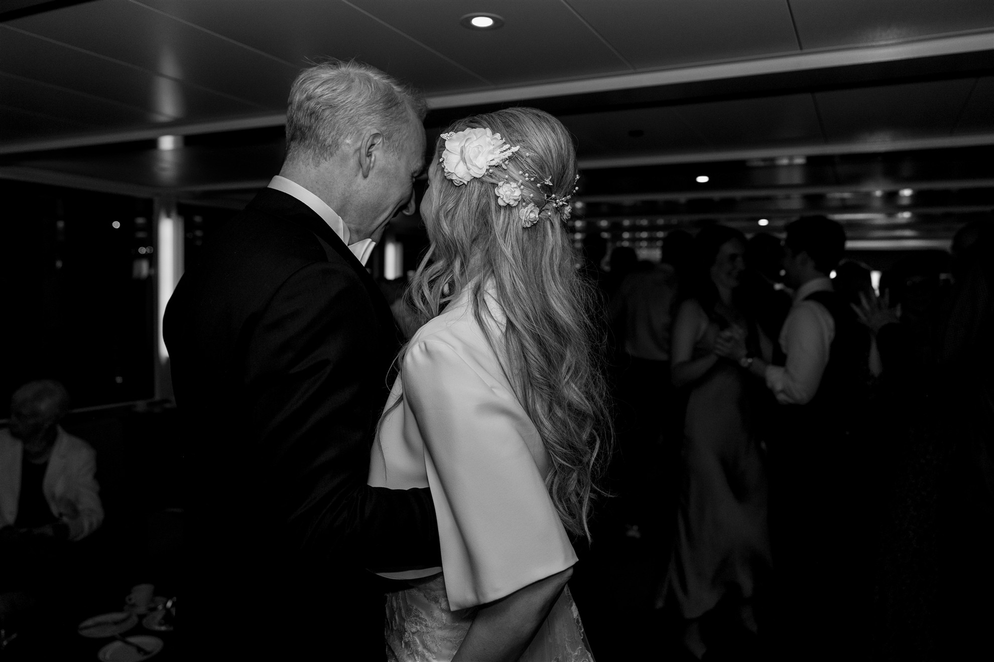 Hochzeitstanz auf dem Schiff MS Christoph Merian - Hochzeitsfotograf Basel Schweiz