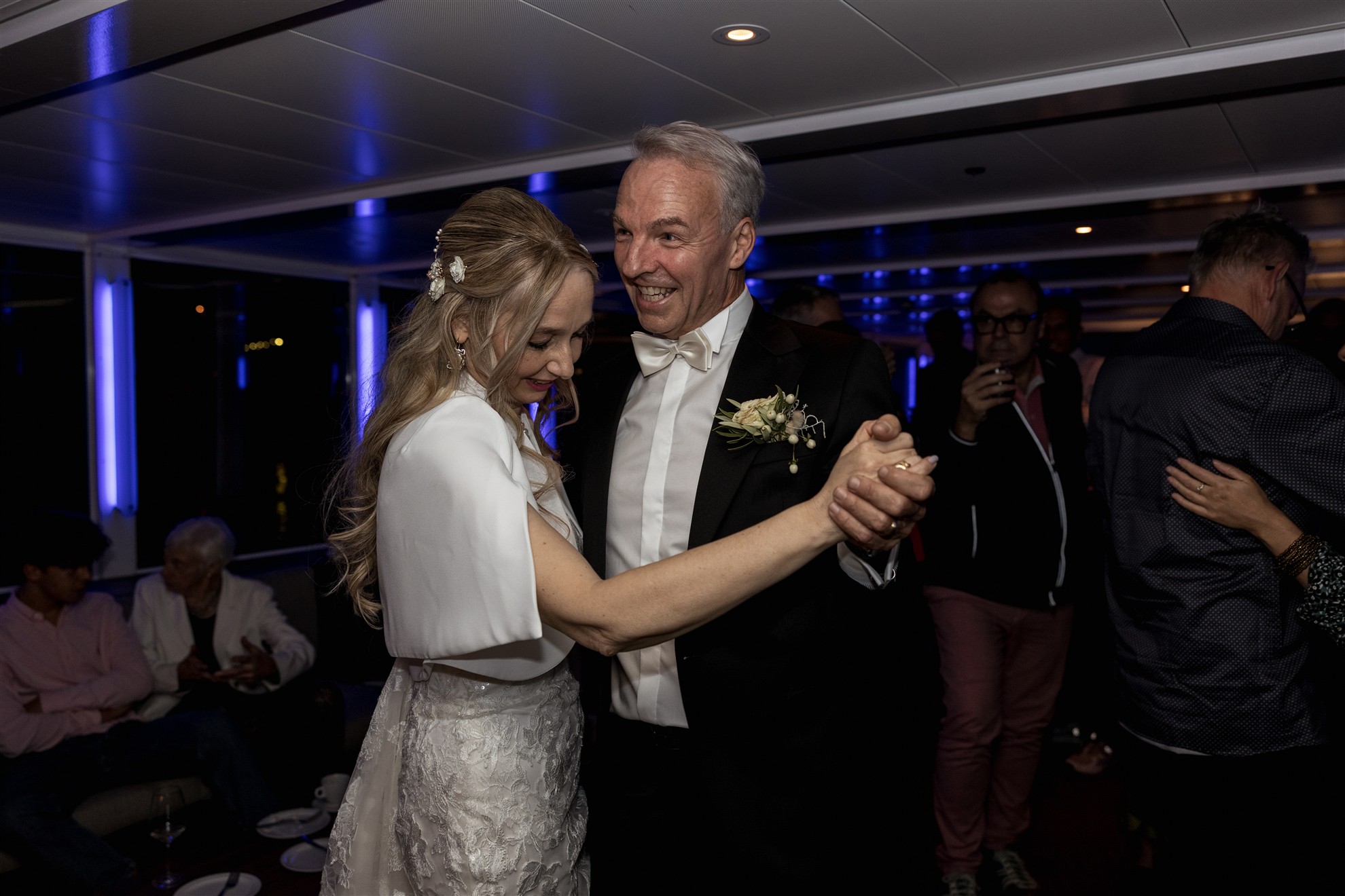 Hochzeitstanz auf dem Schiff MS Christoph Merian - Hochzeitsfotograf Basel Schweiz