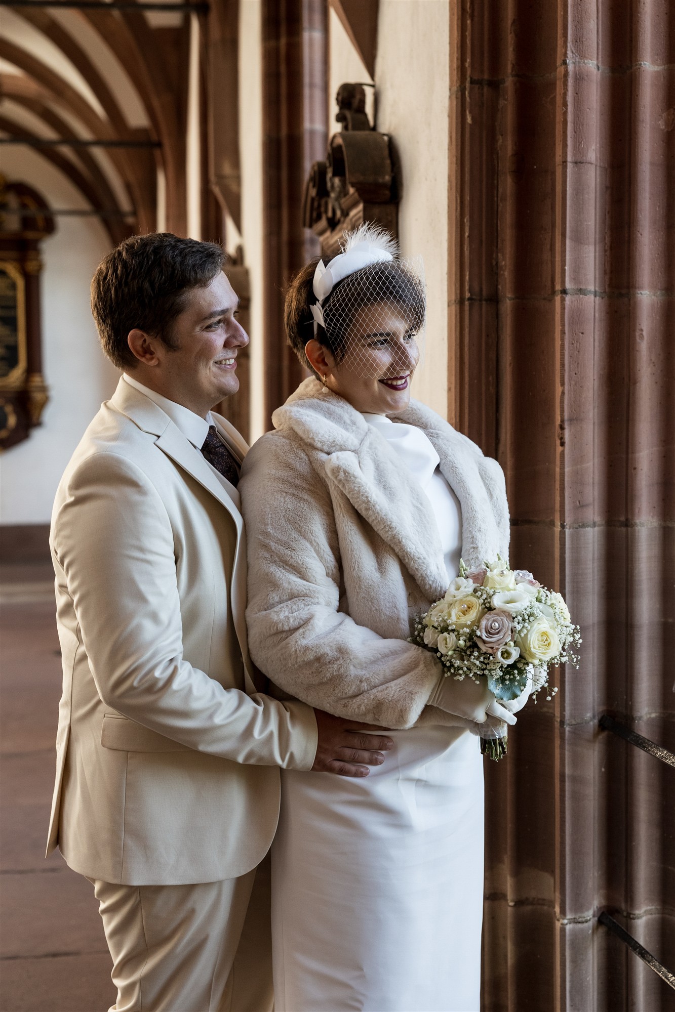 Brautpaarfotoshooting im Kreuzgang - Basler Münster - Ziviltrauung in Basel Rittergasse - Hochzeitsfotograf Basel Schweiz