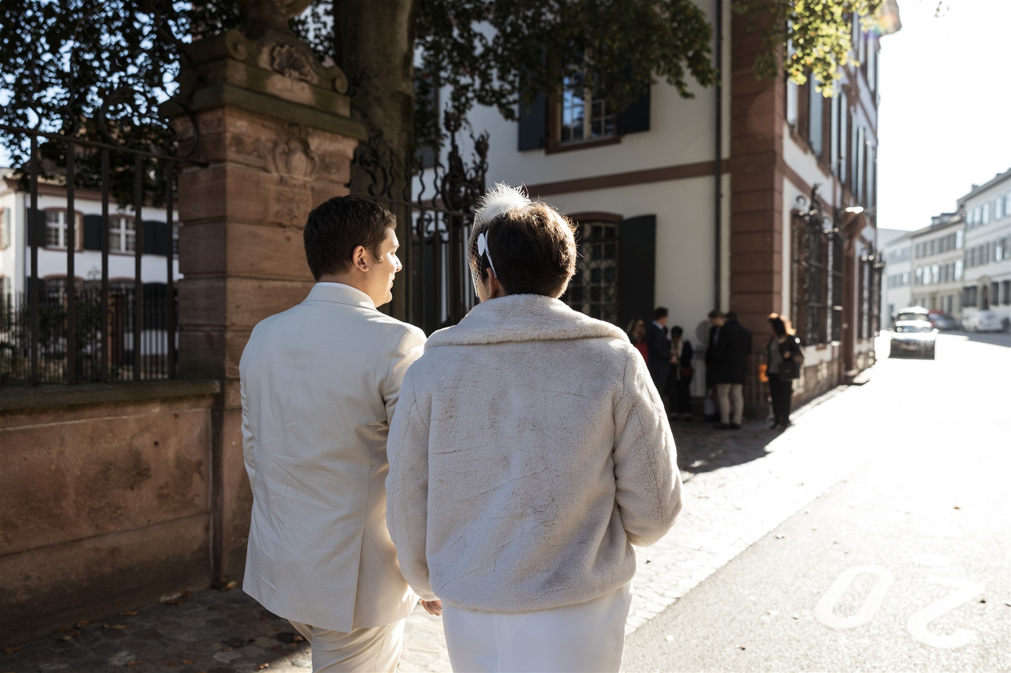 Begrüssung der Gäste - Ziviltrauung in Basel Rittergasse - Hochzeitsfotograf Basel Schweiz