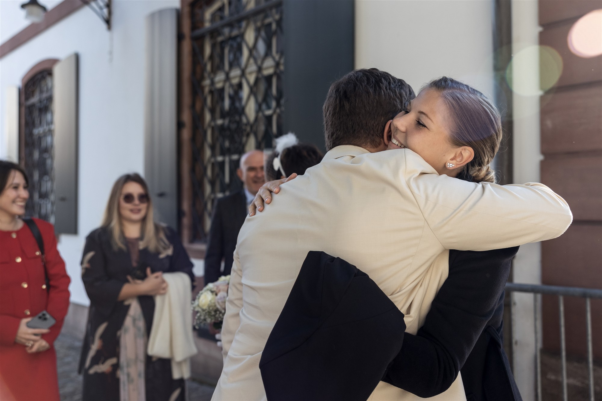 Begrüssung der Gäste - Ziviltrauung in Basel Rittergasse - Hochzeitsfotograf Basel Schweiz