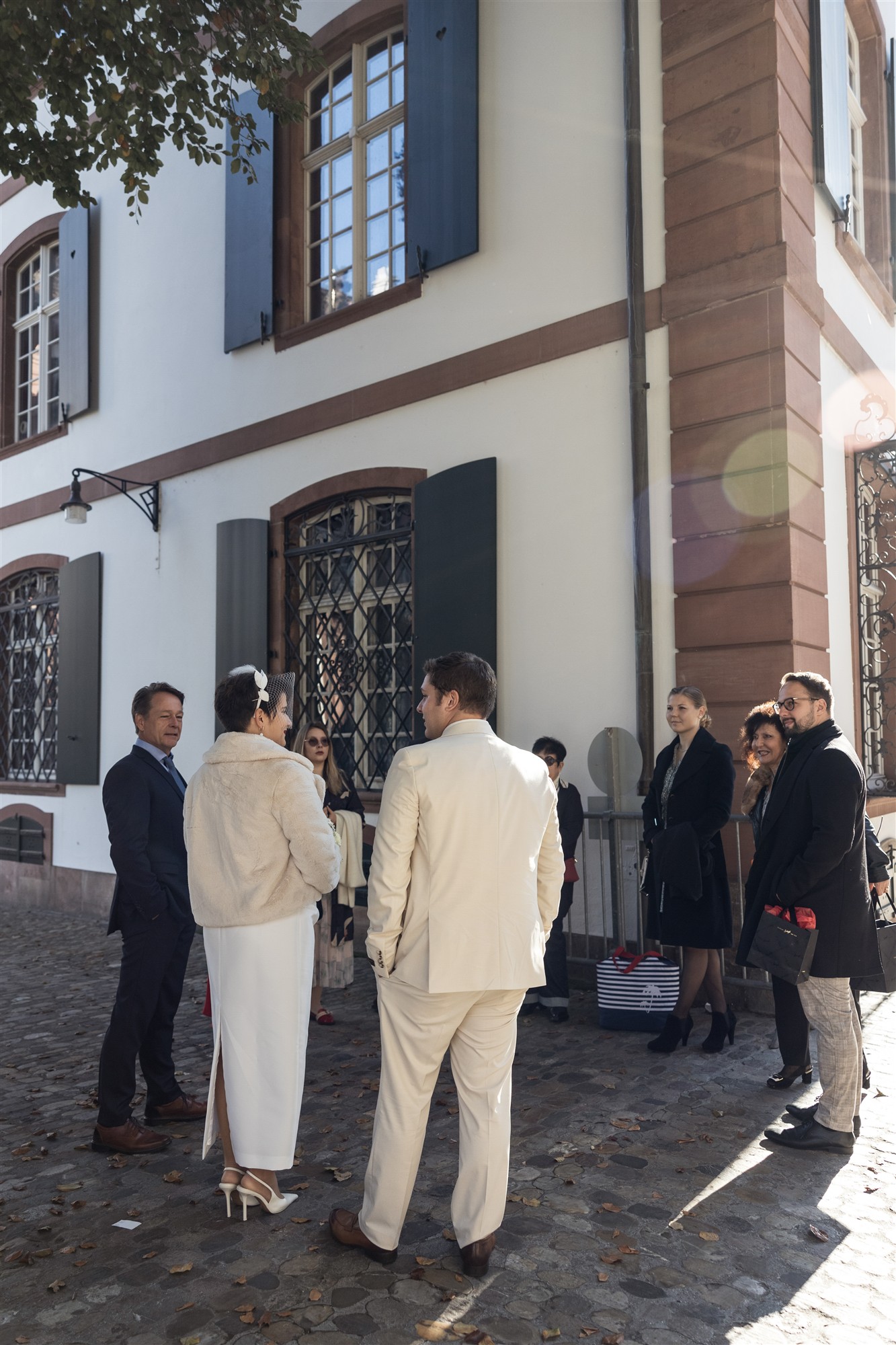Begrüssung der Gäste - Ziviltrauung in Basel Rittergasse - Hochzeitsfotograf Basel Schweiz