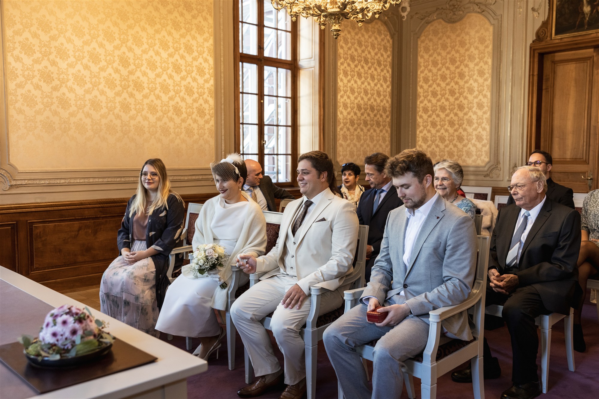 Während der Trauung im Zivilstandsamt Basel - Hochzeitsfotograf Basel Schweiz