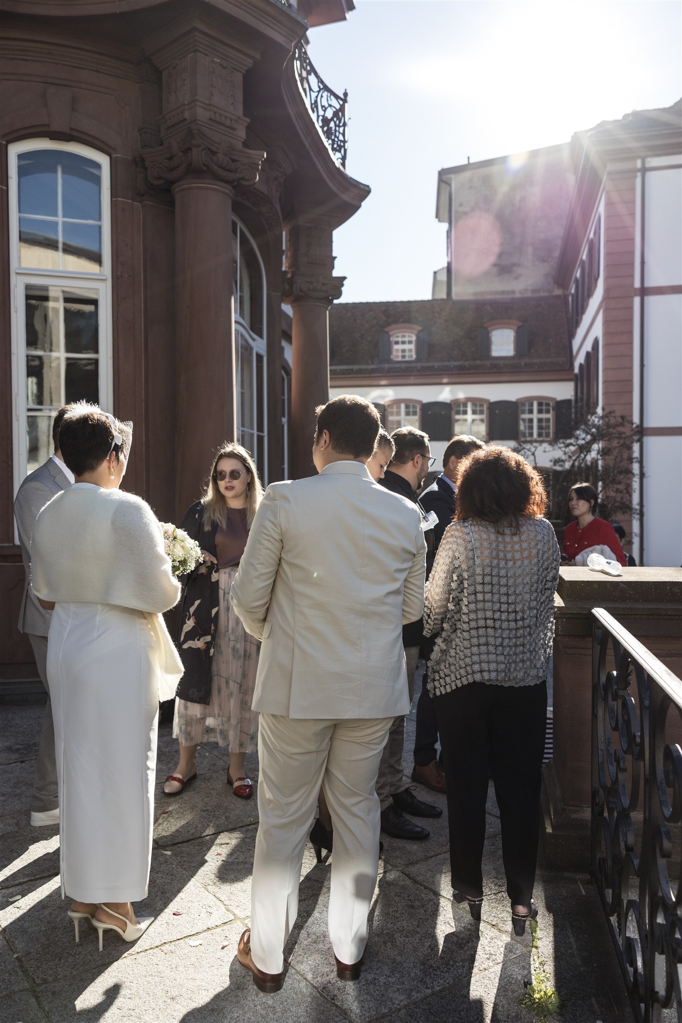 Apero im Garten vom Zivilstandsamt Basel - Hochzeitsfotograf Basel Schweiz