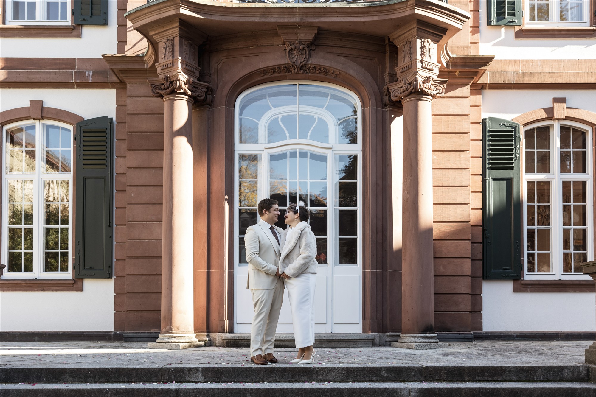 Das Hochzeitspaar beim Standesamt Basel - Hochzeitsfotograf Basel Schweiz