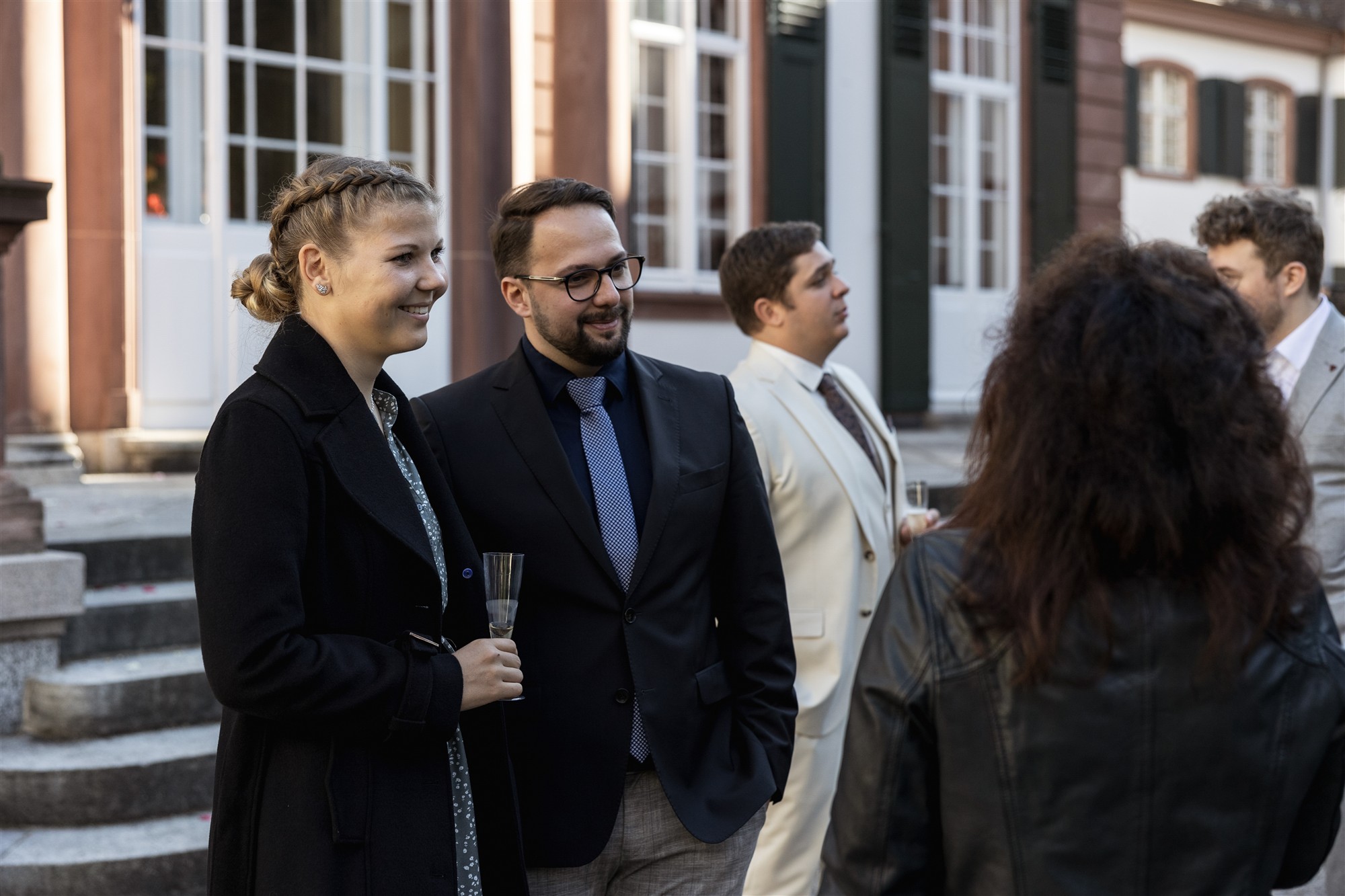 Apero nach der Trauung im Garten vom Standesamt - Zivilhochzeit Basel - Hochzeitsfotograf Basel Schweiz