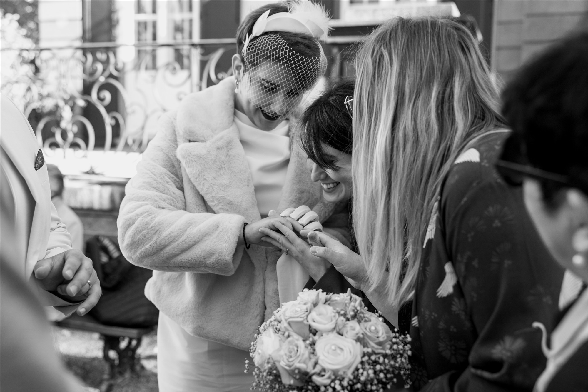 Apero nach der Trauung im Garten vom Standesamt - Zivilhochzeit Basel - Hochzeitsfotograf Basel Schweiz