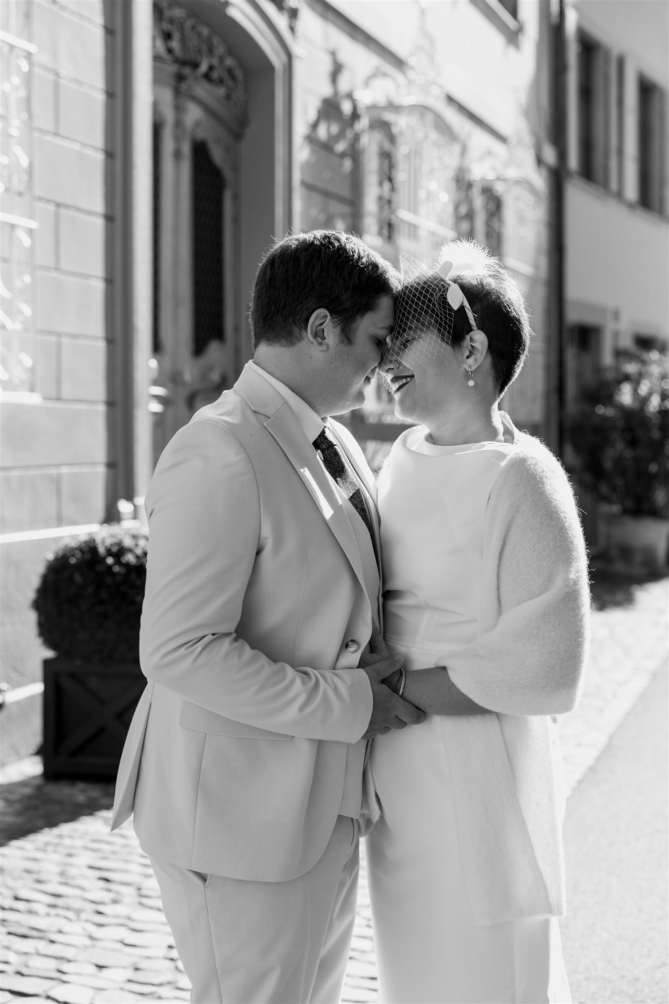 Brautpaar Fotoshooting in der Altstadt von Basel - Ziviltrauung Basel - Hochzeitsfotograf Basel Schweiz