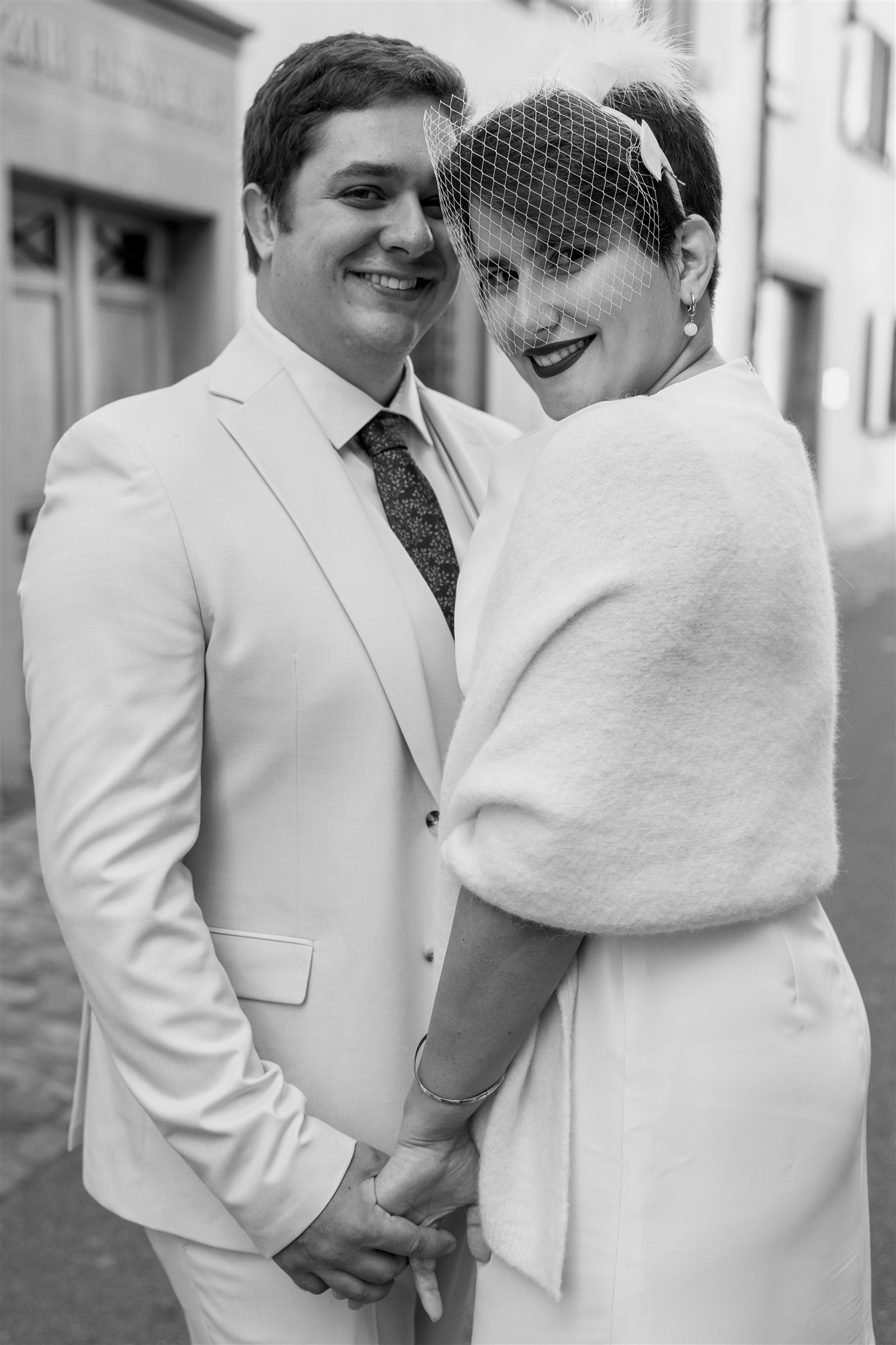 Brautpaar Fotoshooting in der Altstadt von Basel - Ziviltrauung Basel - Hochzeitsfotograf Basel Schweiz